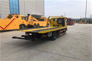 巴青非事故拖车