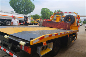 巴青附近拖车电话号码服务